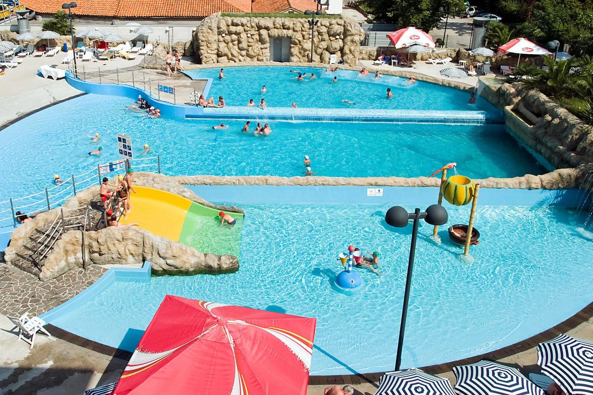 Hotel Aquapark Zusterna Capodistria Esterno foto